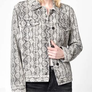 Sanke print jean jacket